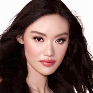 Charlotte Tilbury The Supermodel Look- Light- Medium